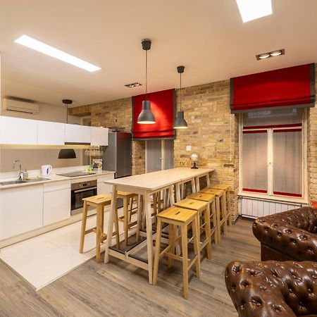 Deluxe Central Elizabeth Residence W/ 4Bedrm, 2Bathrm, 1Lvngrm Budapest Extérieur photo